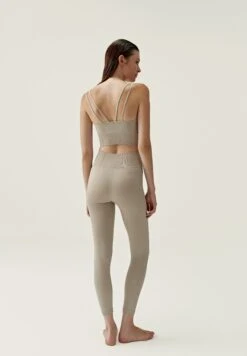 Born Living Yoga Sureya - Sujetadores Deportivos Con Sujeción Ligera - Beige -ZALANDO Ventas 016ecaf896dd4995a7e75b8ed270e79d