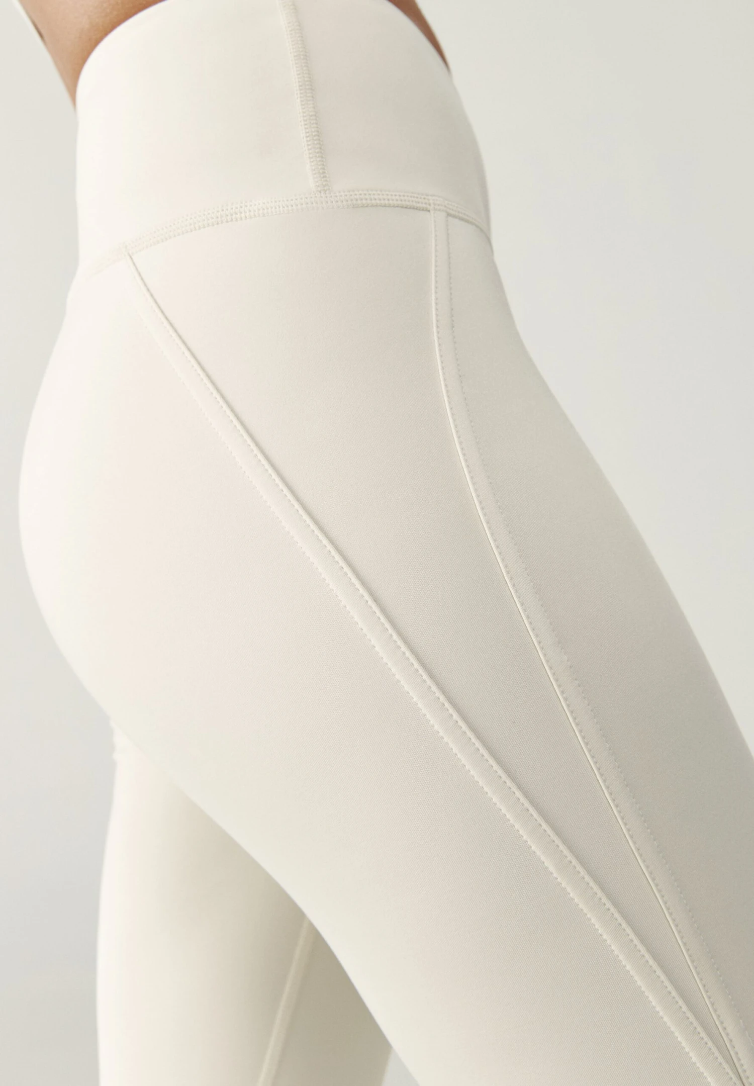 Born Living Yoga Umay - Medias - Off White 3 Born Living Yoga Umay - Medias - Off White - Imagen 3