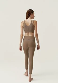 Born Living Yoga Reka - Sujetadores Deportivos Con Sujeción Media - Marrón -ZALANDO Ventas 0d9fa1897cc14c039d80219e4e4343e9