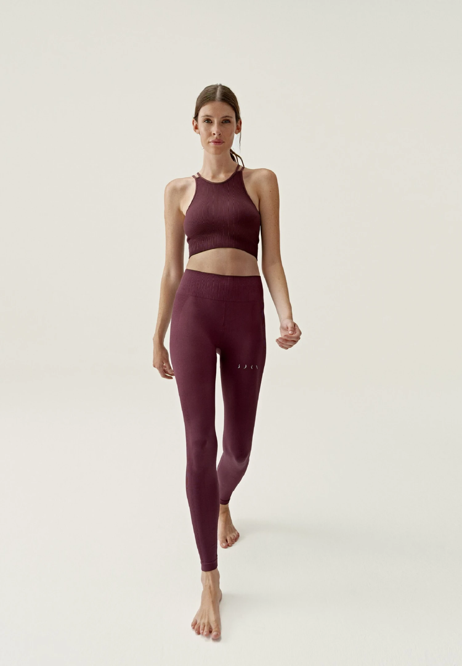 Born Living Yoga Naia - Medias - Dark Cherry 2 Born Living Yoga Naia - Medias - Dark Cherry - Imagen 2