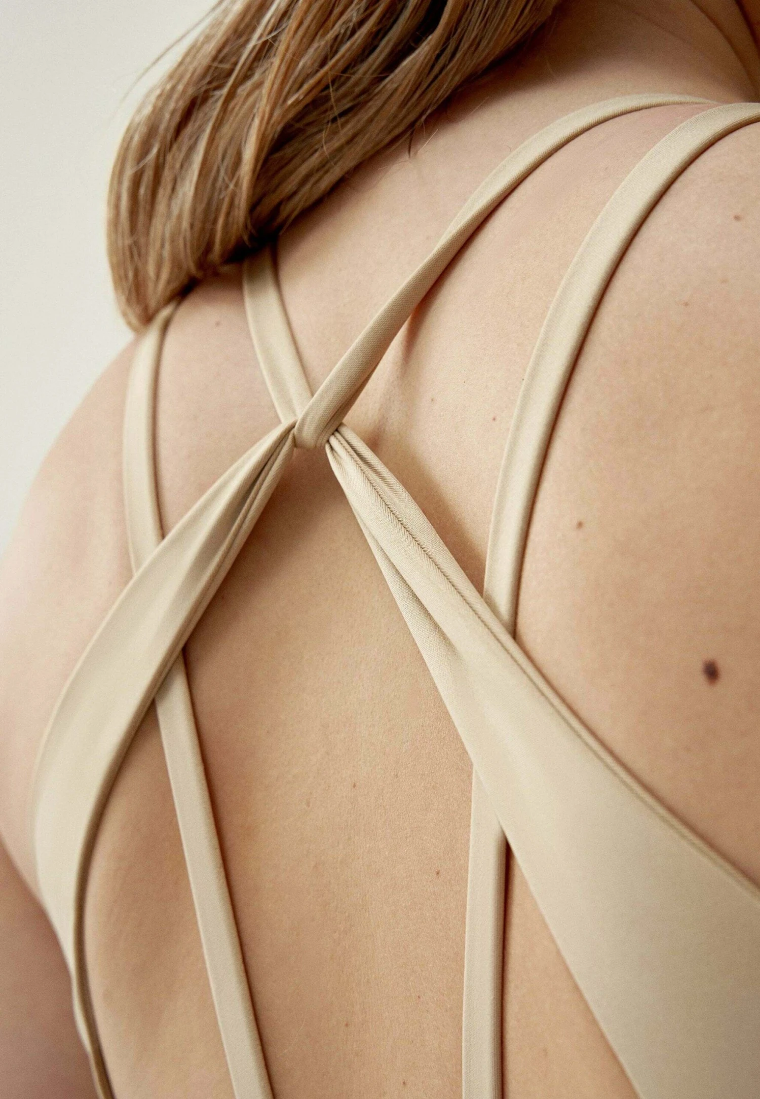 Born Living Yoga Asha - Sujetadores Deportivos Con Sujeción Ligera - Beige 4 Born Living Yoga Asha - Sujetadores Deportivos Con Sujeción Ligera - Beige - Imagen 4