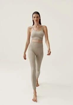 Born Living Yoga Sureya - Sujetadores Deportivos Con Sujeción Ligera - Beige -ZALANDO Ventas 2c40841f060547cfa118abeab139caf1