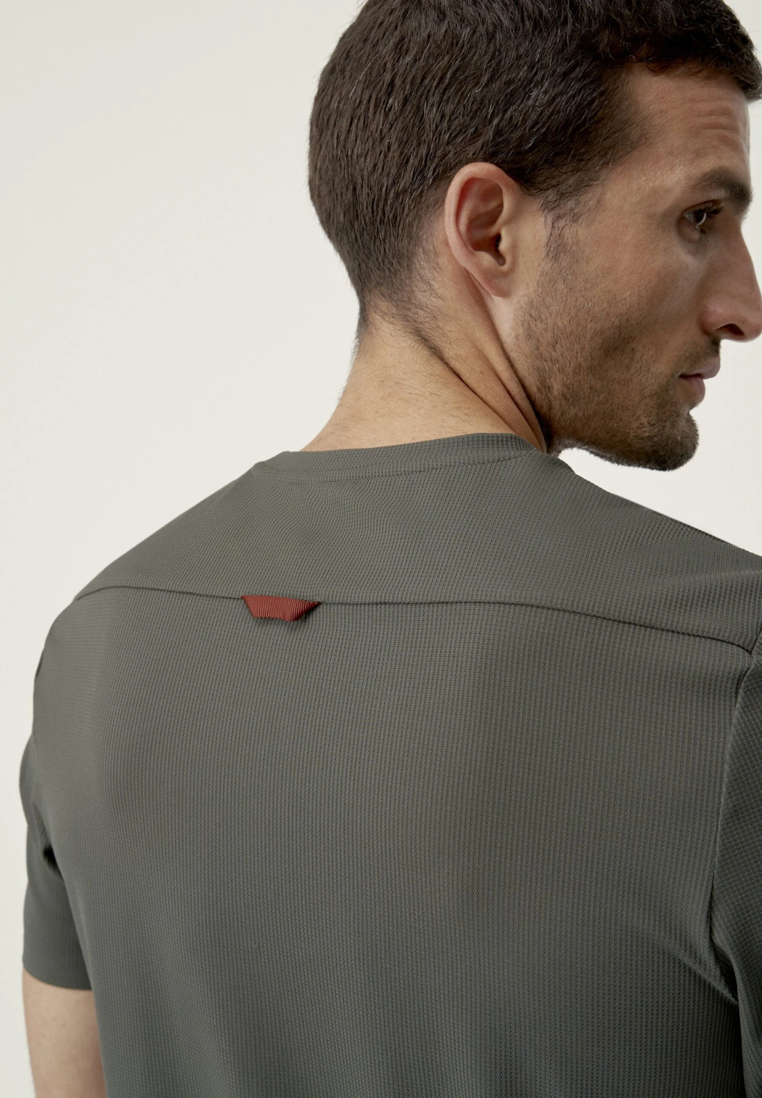 Born Living Yoga Niger - Camiseta Básica - Verde Oscuro 3 Born Living Yoga Niger - Camiseta Básica - Verde Oscuro - Imagen 3