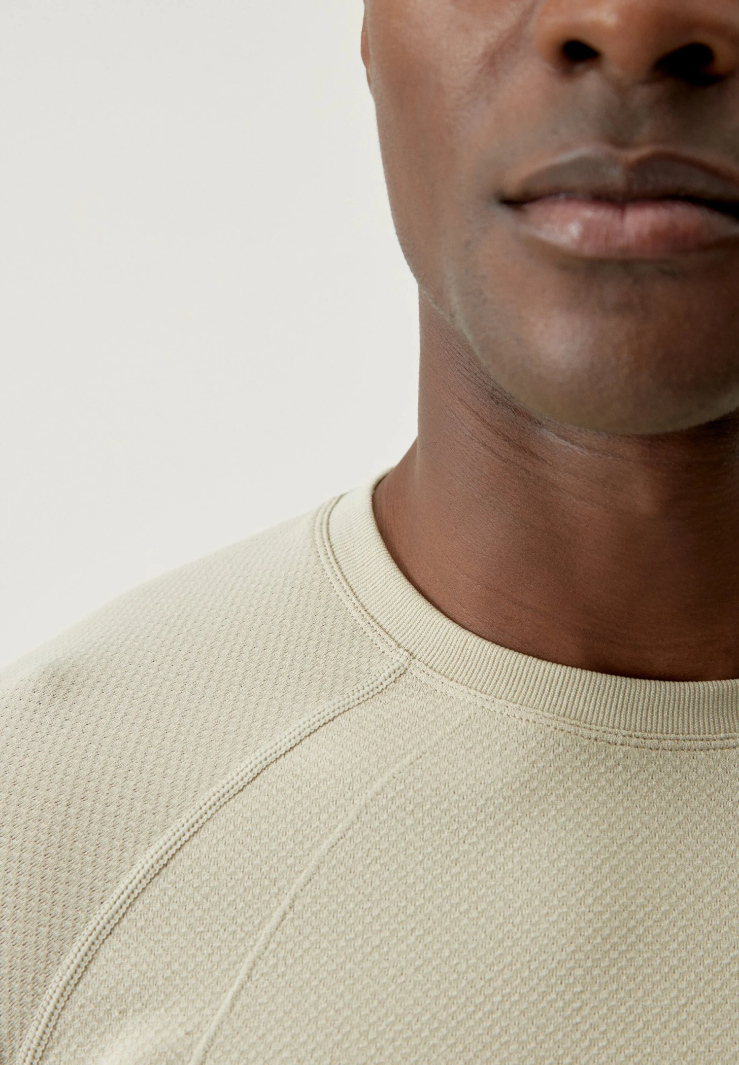 Born Living Yoga Otawa - Camiseta Básica - River Stone 2 Born Living Yoga Otawa - Camiseta Básica - River Stone - Imagen 2