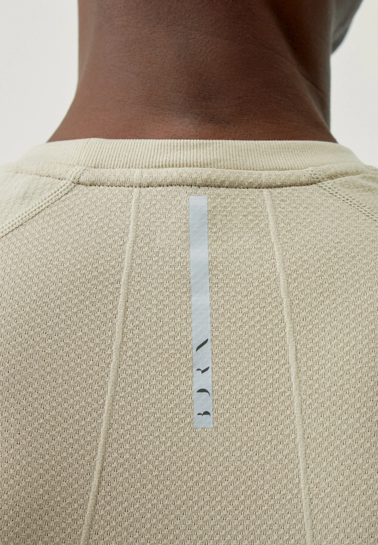 Born Living Yoga Otawa - Camiseta Básica - River Stone 3 Born Living Yoga Otawa - Camiseta Básica - River Stone - Imagen 3