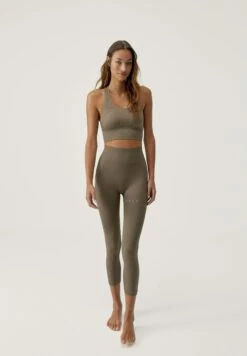 Born Living Yoga Zina - Sujetadores Deportivos Con Sujeción Media - Marrón -ZALANDO Ventas 4fbcebcef3434ad9b5ba52669be83317