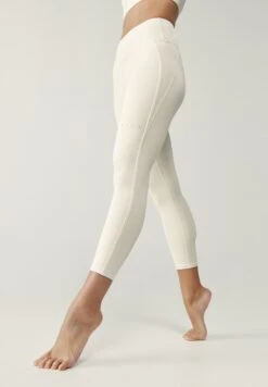 Born Living Yoga Umay - Medias - Off White 10 Born Living Yoga Umay - Medias - Off White -ZALANDO Ventas 5224cf8bfa2544ddafd251b165c2204c
