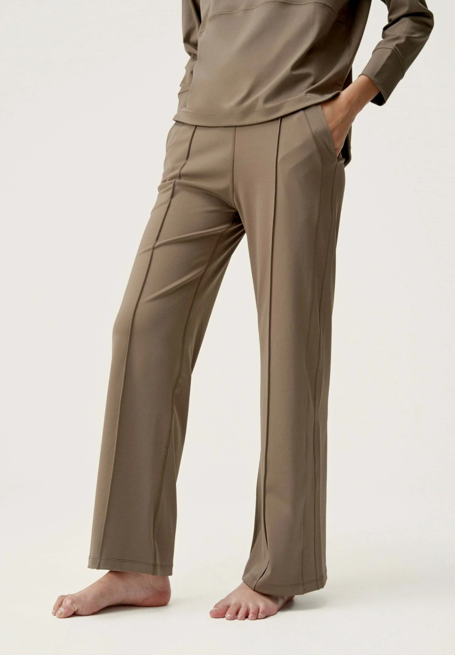 Born Living Yoga Pantalones Deportivos - Marrón Topo 1 Born Living Yoga Pantalones Deportivos - Marrón Topo