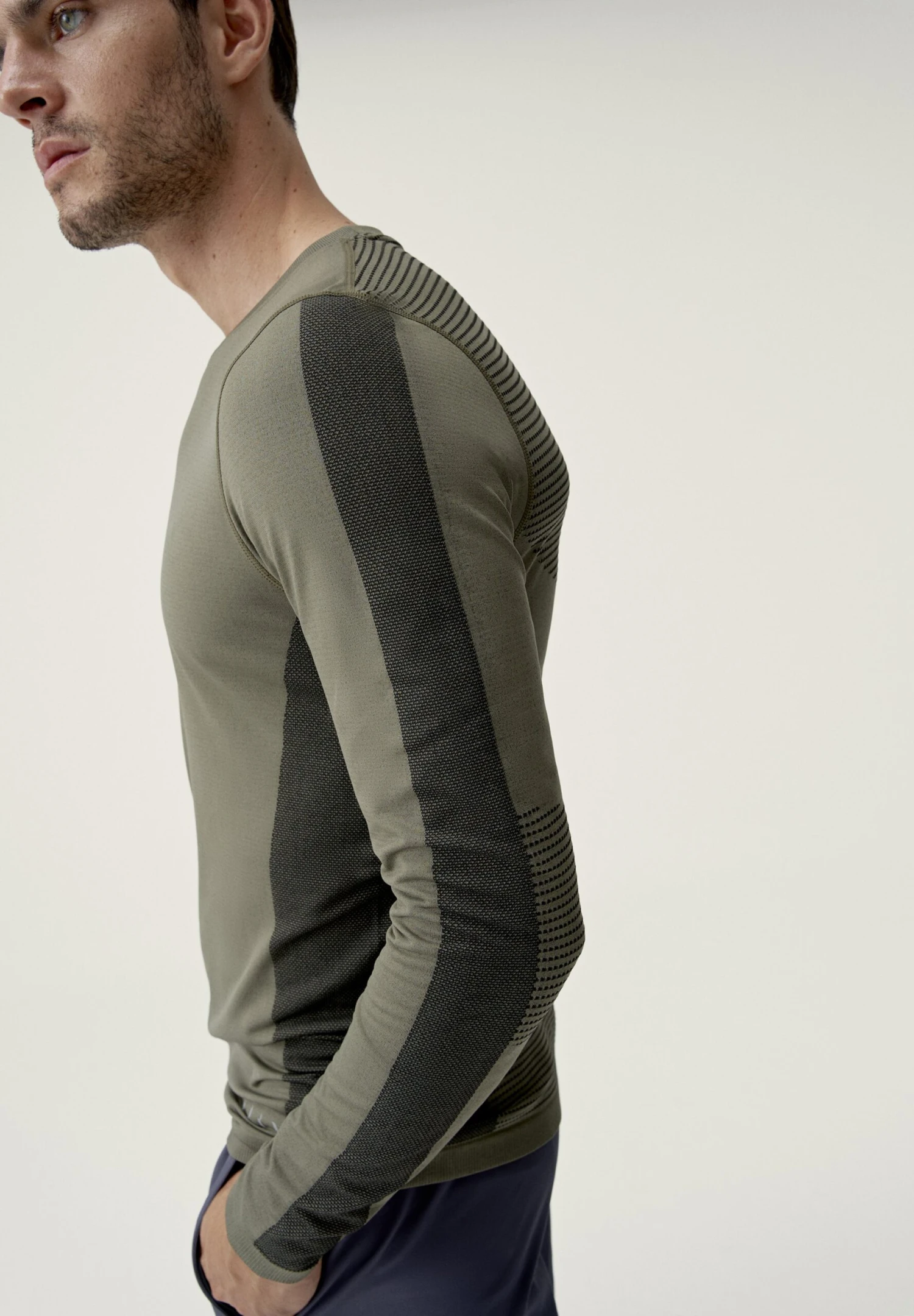 Born Living Yoga Kilux - Camiseta De Manga Larga - Verde Oscuro 4 Born Living Yoga Kilux - Camiseta De Manga Larga - Verde Oscuro - Imagen 4