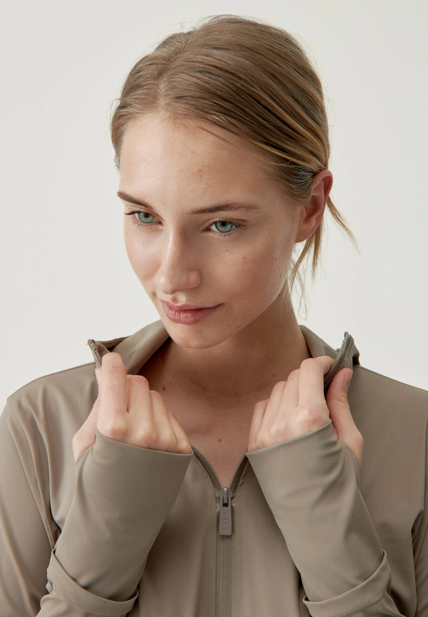 Born Living Yoga Airla - Chaqueta De Entrenamiento - Fossil 4 Born Living Yoga Airla - Chaqueta De Entrenamiento - Fossil - Imagen 4