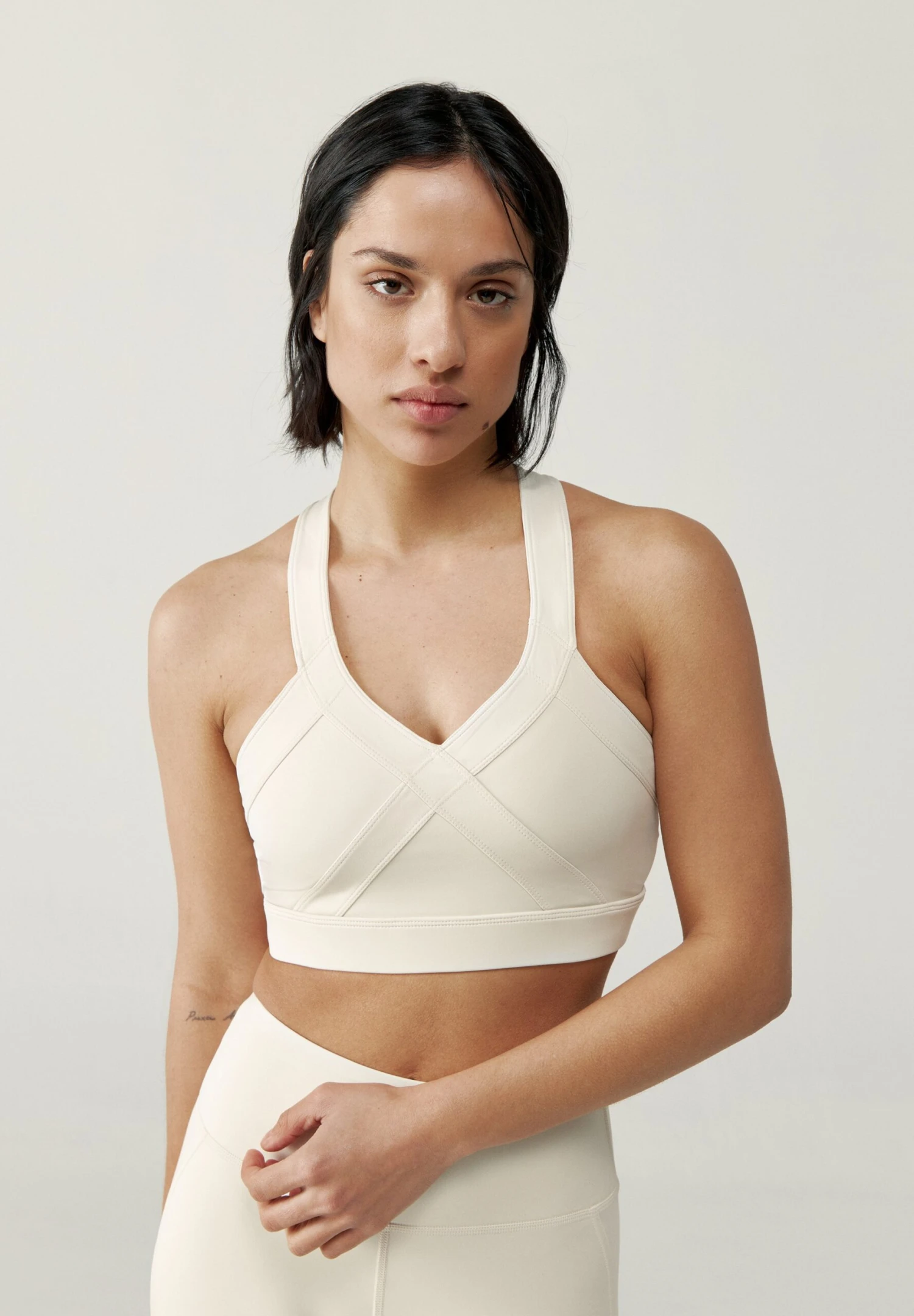 Born Living Yoga Umay - Sujetadores Deportivos Con Sujeción Alta - Beige 1 Born Living Yoga Umay - Sujetadores Deportivos Con Sujeción Alta - Beige