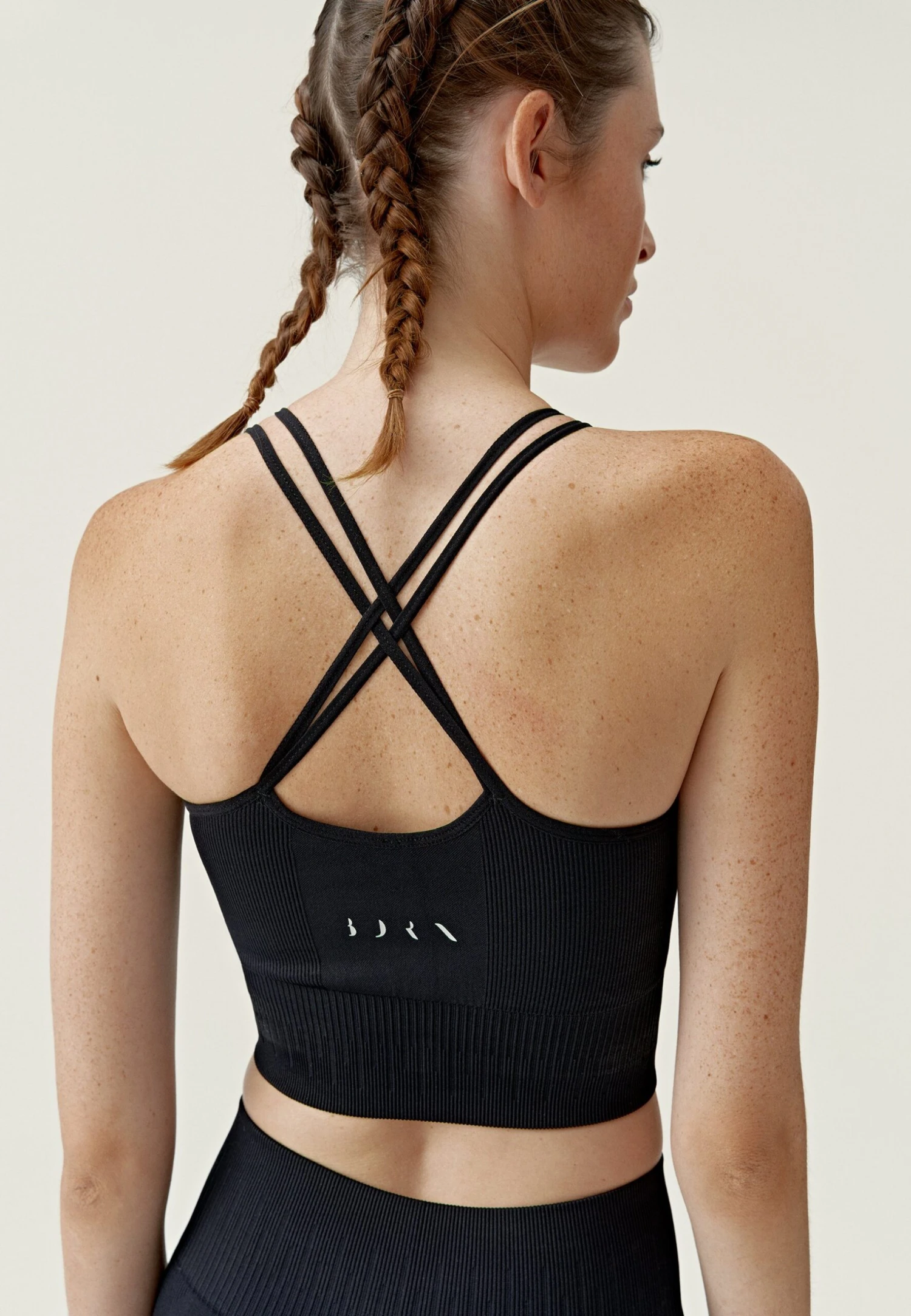 Born Living Yoga Naia - Sujetadores Deportivos Con Sujeción Ligera - Black 4 Born Living Yoga Naia - Sujetadores Deportivos Con Sujeción Ligera - Black - Imagen 4