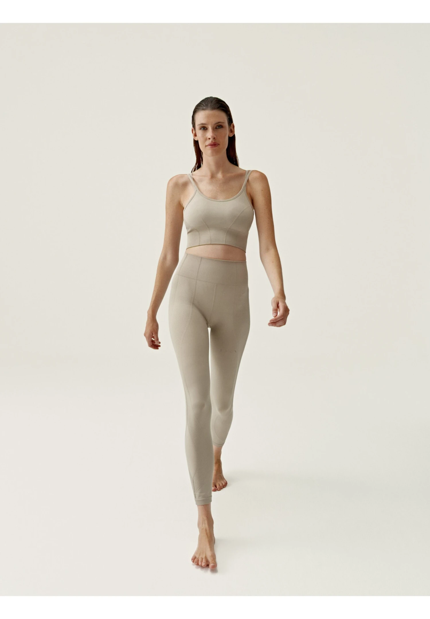 Born Living Yoga Sureya - Medias - Beige 1 Born Living Yoga Sureya - Medias - Beige
