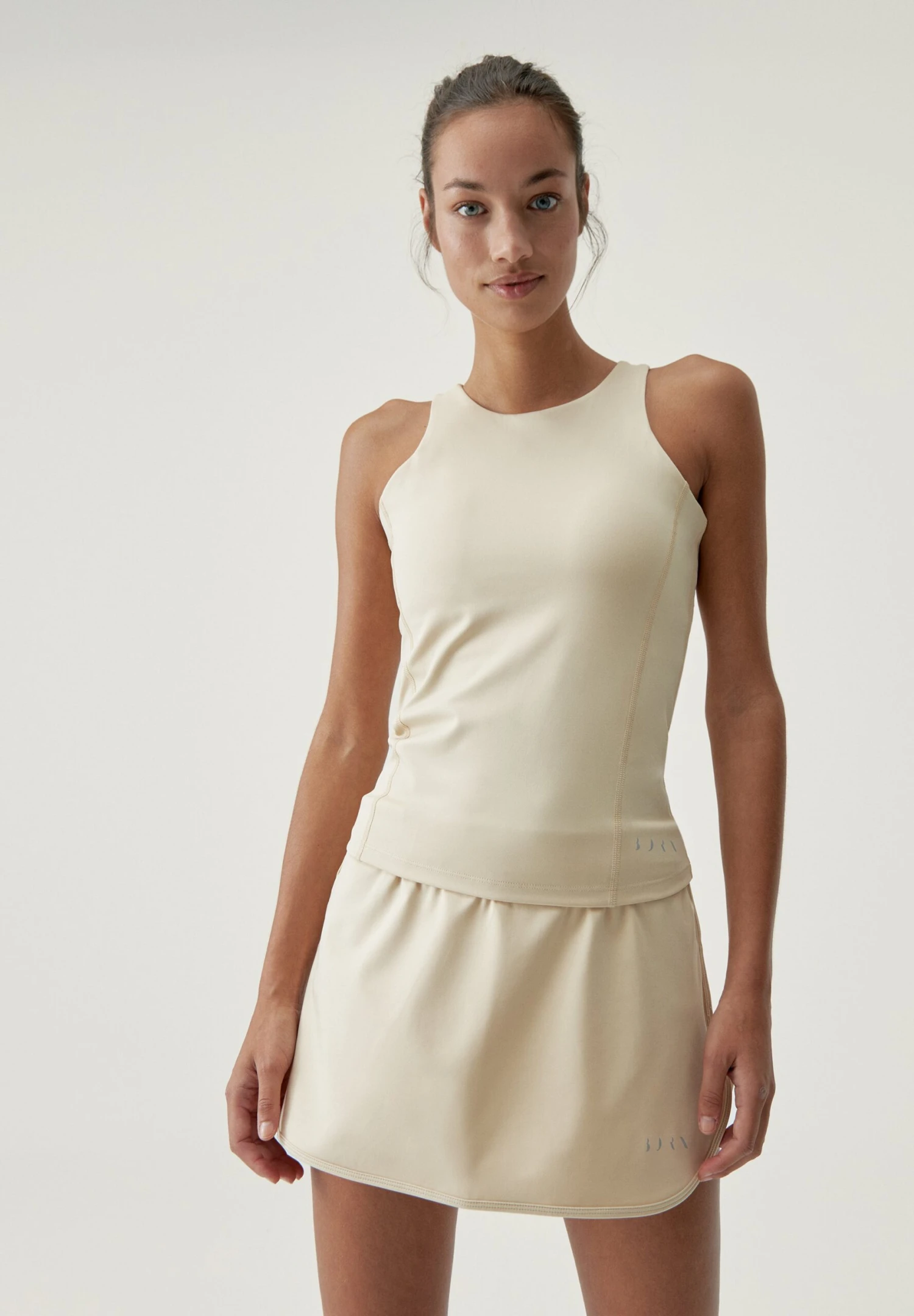 Born Living Yoga Falda De Deporte - Oat Milk 1 Born Living Yoga Falda De Deporte - Oat Milk