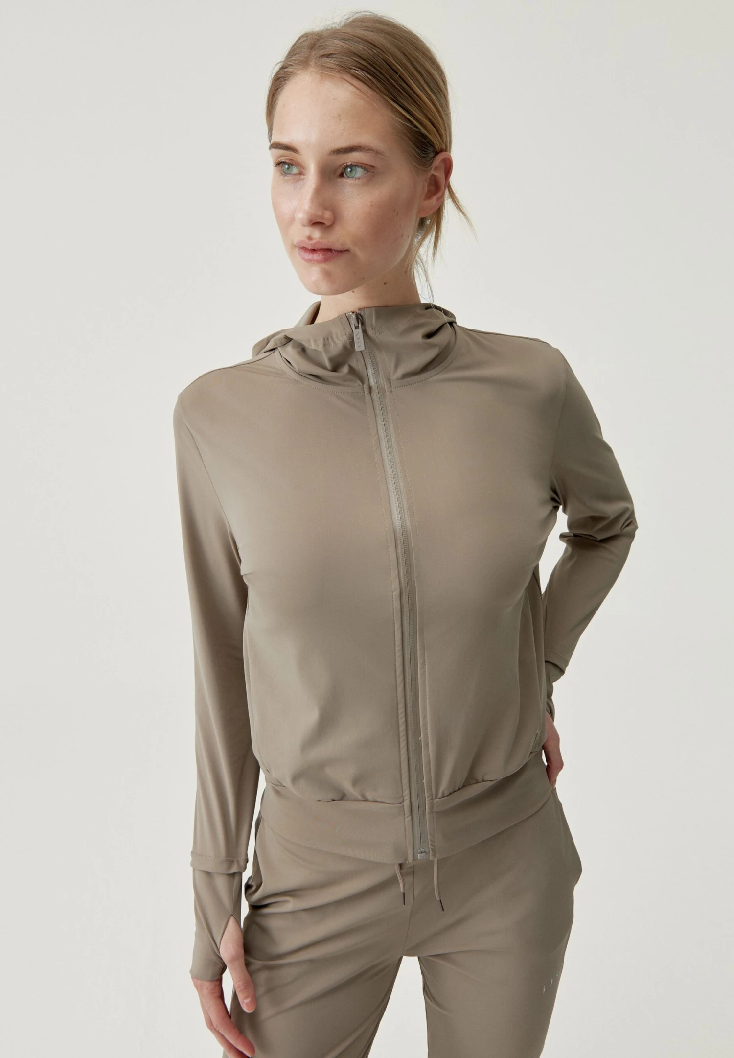 Born Living Yoga Airla - Chaqueta De Entrenamiento - Fossil 1 Born Living Yoga Airla - Chaqueta De Entrenamiento - Fossil