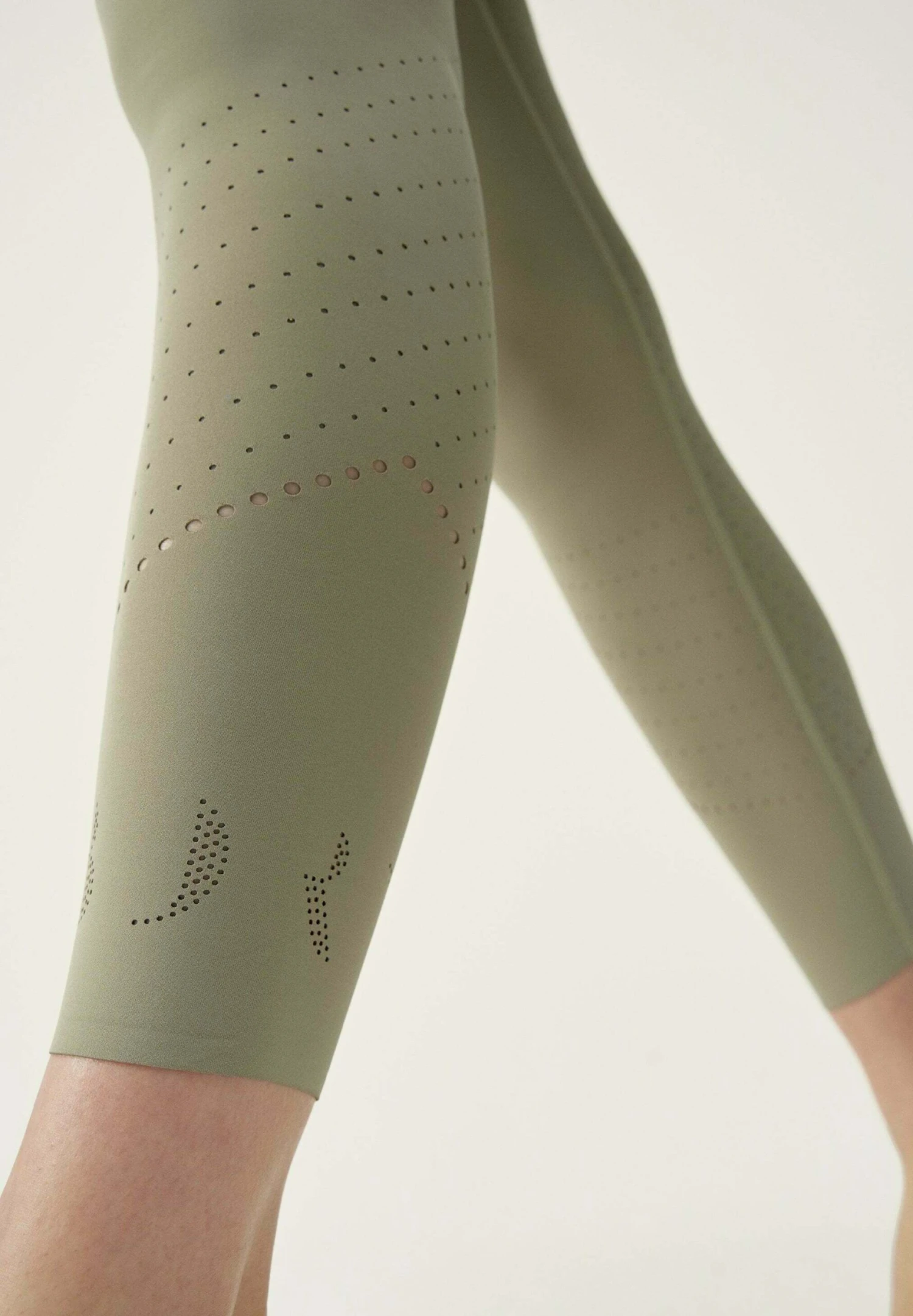 Born Living Yoga Selma - Medias - Verde Claro 4 Born Living Yoga Selma - Medias - Verde Claro - Imagen 4