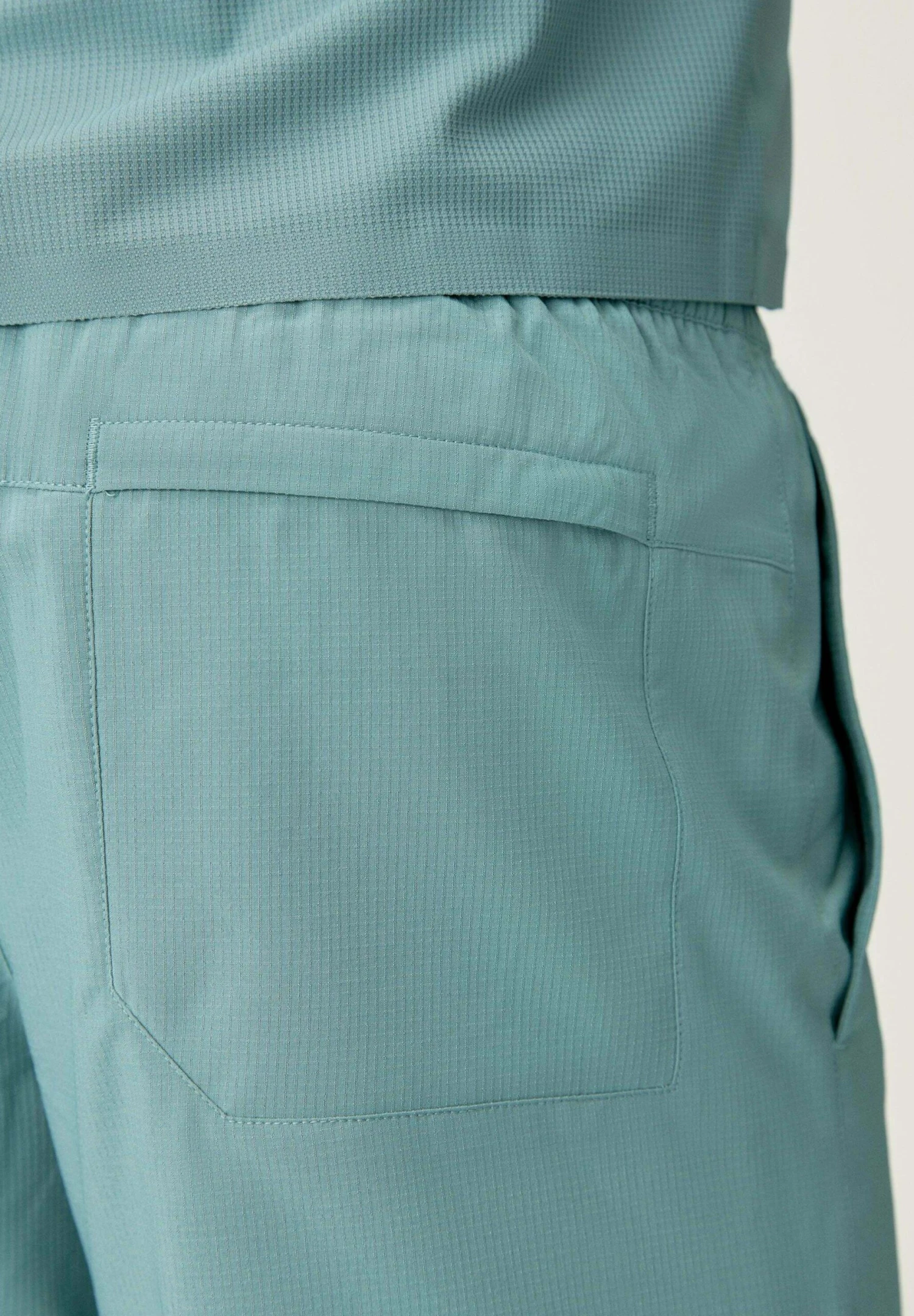 Born Living Yoga Rhein - Pantalón Corto De Deporte - Verde 6 Born Living Yoga Rhein - Pantalón Corto De Deporte - Verde - Imagen 6