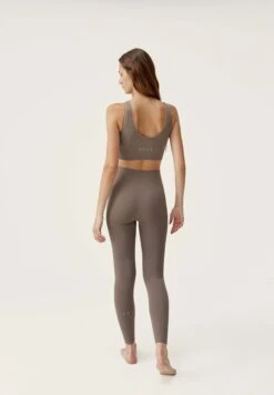 Born Living Yoga Flow - Sujetadores Deportivos Con Sujeción Media - Marrón Topo -ZALANDO Ventas aff8f924b0ac4bcebb6d6c8471ed5d90