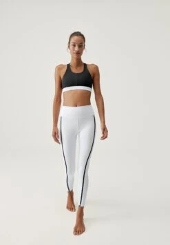 Born Living Yoga Hanae- Sujetadores Deportivos Con Sujeción Ligera - White Black -ZALANDO Ventas b252e9b6accc4204aae05360d2d74b61