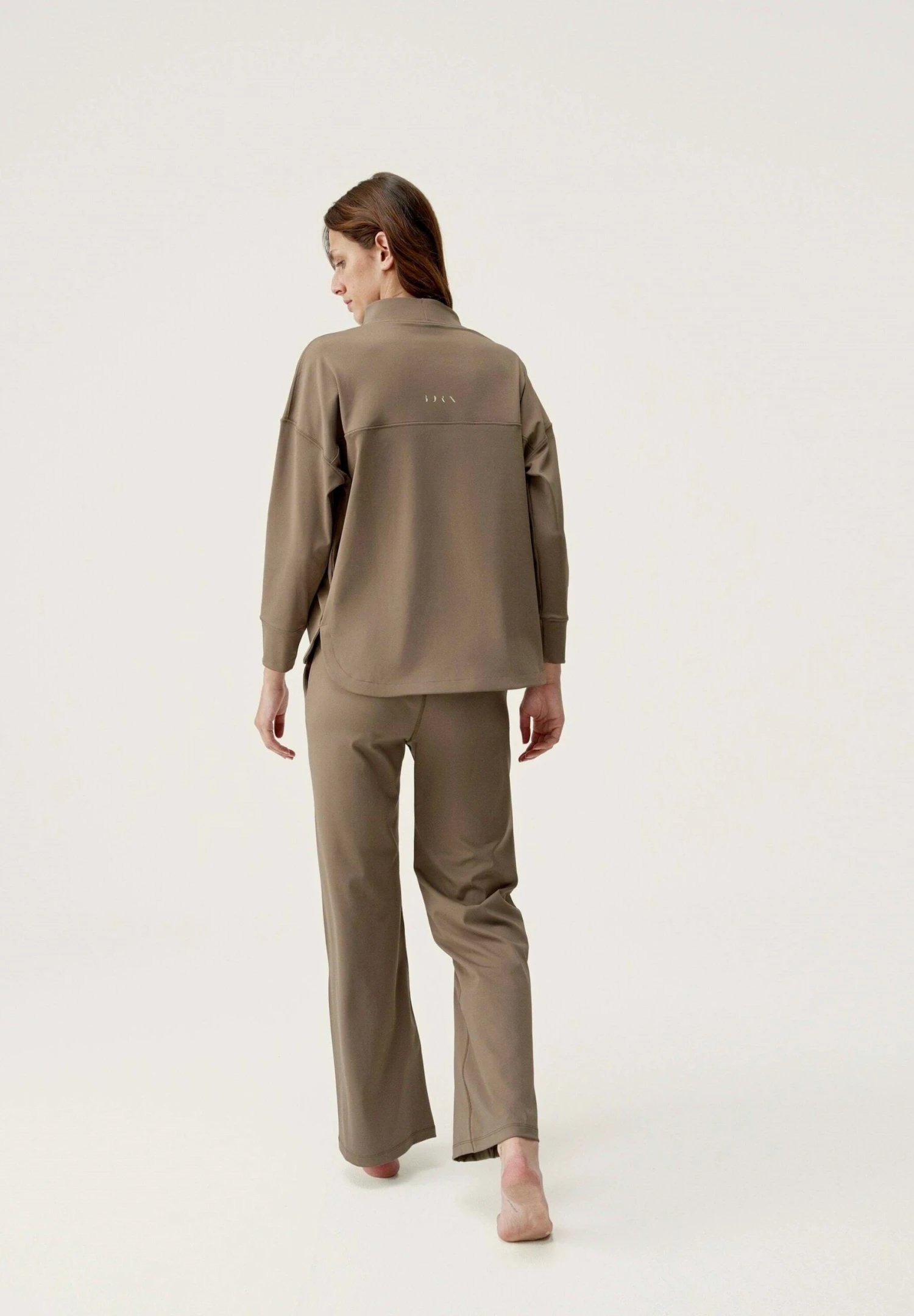 Born Living Yoga Pantalones Deportivos - Marrón Topo 4 Born Living Yoga Pantalones Deportivos - Marrón Topo - Imagen 4