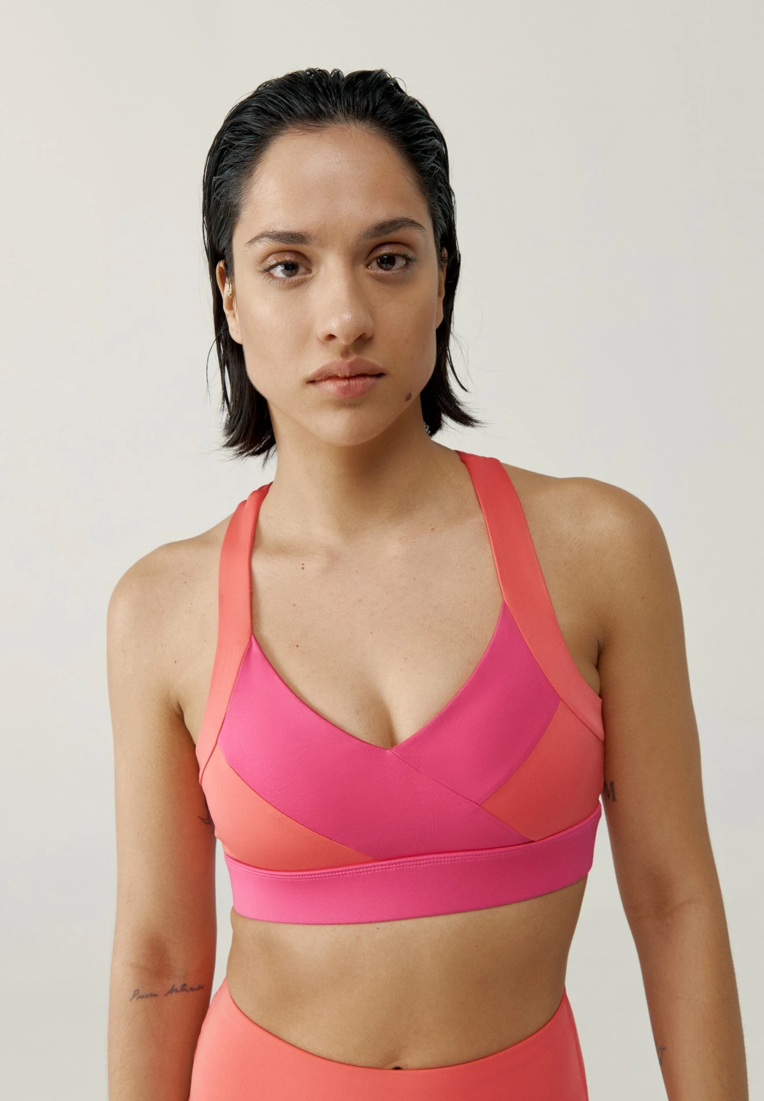 Born Living Yoga Layna - Sujetador Deportivo - Coral 1 Born Living Yoga Layna - Sujetador Deportivo - Coral