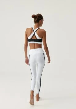 Born Living Yoga Hanae- Sujetadores Deportivos Con Sujeción Ligera - White Black -ZALANDO Ventas db5d7555f7c84f3c909c70862a323556