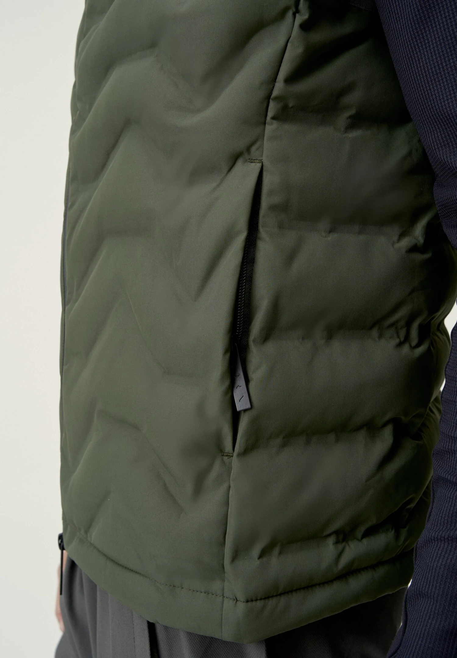 Born Living Yoga Sepik - Chaleco - Deep Kaki 5 Born Living Yoga Sepik - Chaleco - Deep Kaki - Imagen 5