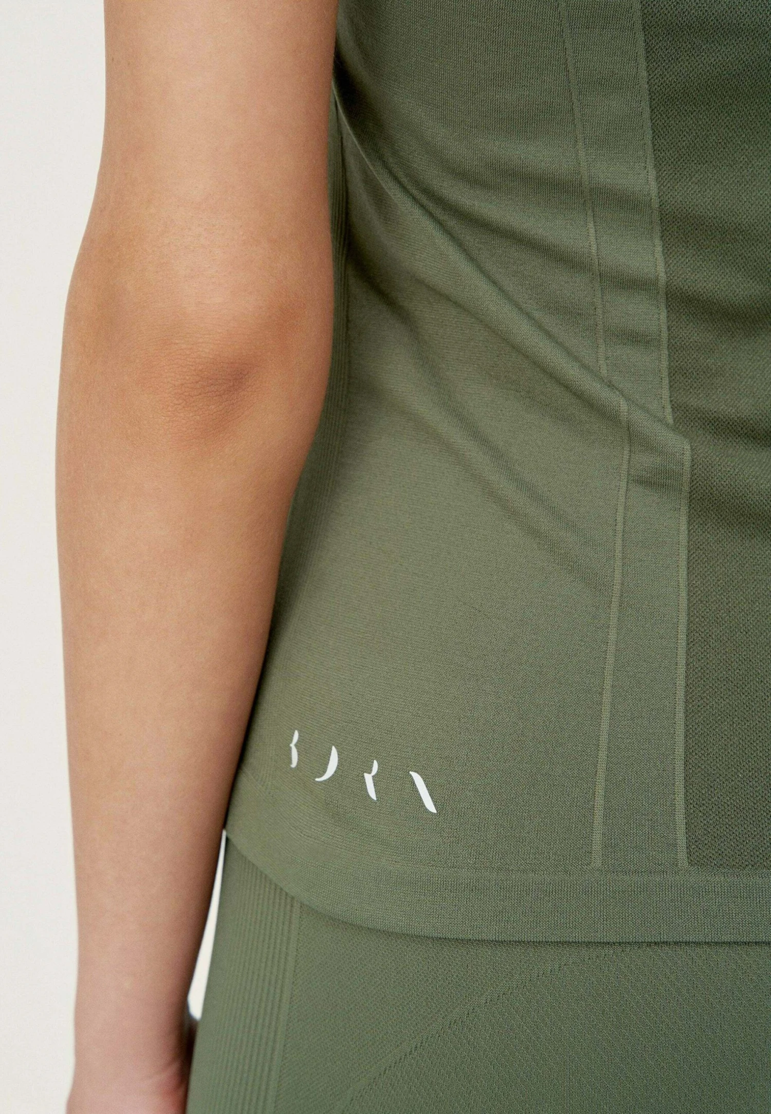 Born Living Yoga Eda - Top - Verde Oscuro 3 Born Living Yoga Eda - Top - Verde Oscuro - Imagen 3