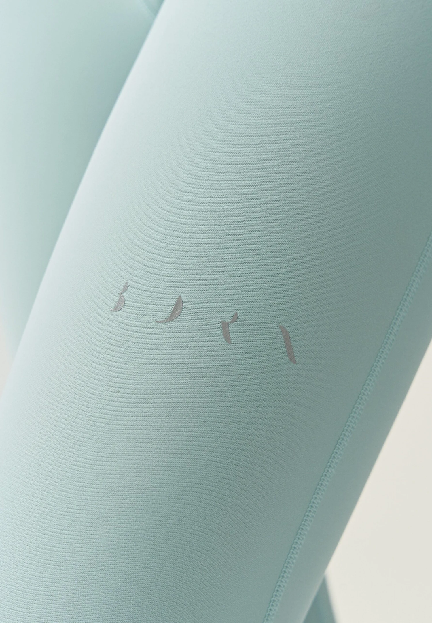 Born Living Yoga Medias - Azul Claro 5 Born Living Yoga Medias - Azul Claro - Imagen 5